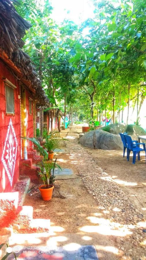 Om Shanti Om Homestay Hampi Extérieur photo