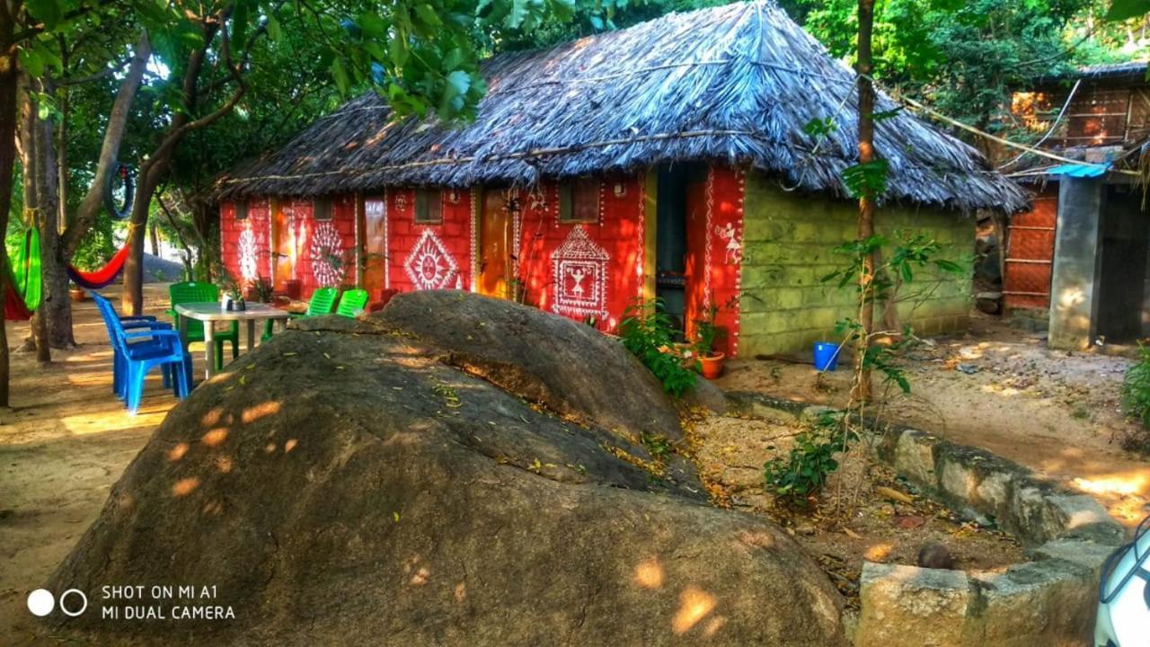Om Shanti Om Homestay Hampi Extérieur photo