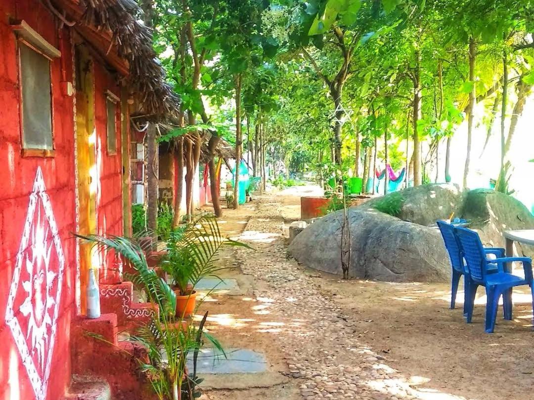 Om Shanti Om Homestay Hampi Extérieur photo