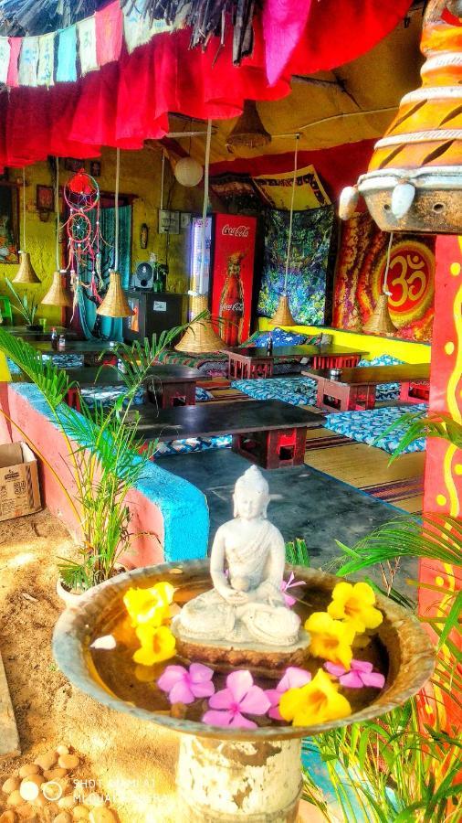 Om Shanti Om Homestay Hampi Extérieur photo
